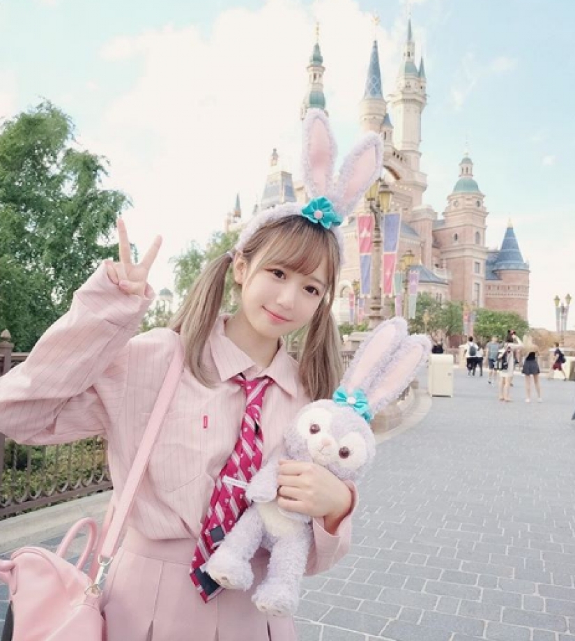 A sexy model with a face of a child gaining instagram