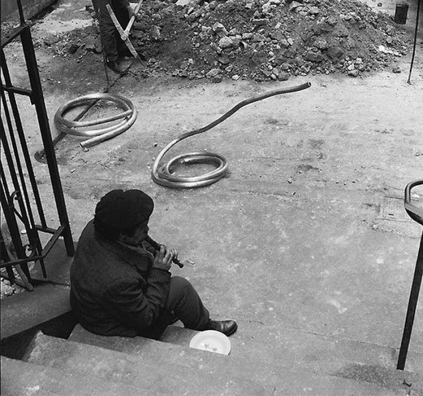 A sitcom in French by Rene Maltet A sitcom in French by Rene Maltet