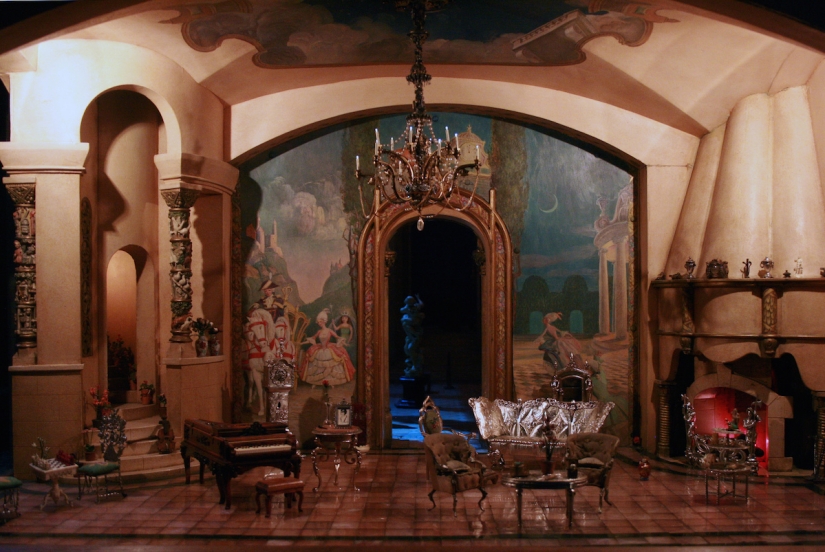 A stunning dollhouse that costs more than three rubles in Moscow