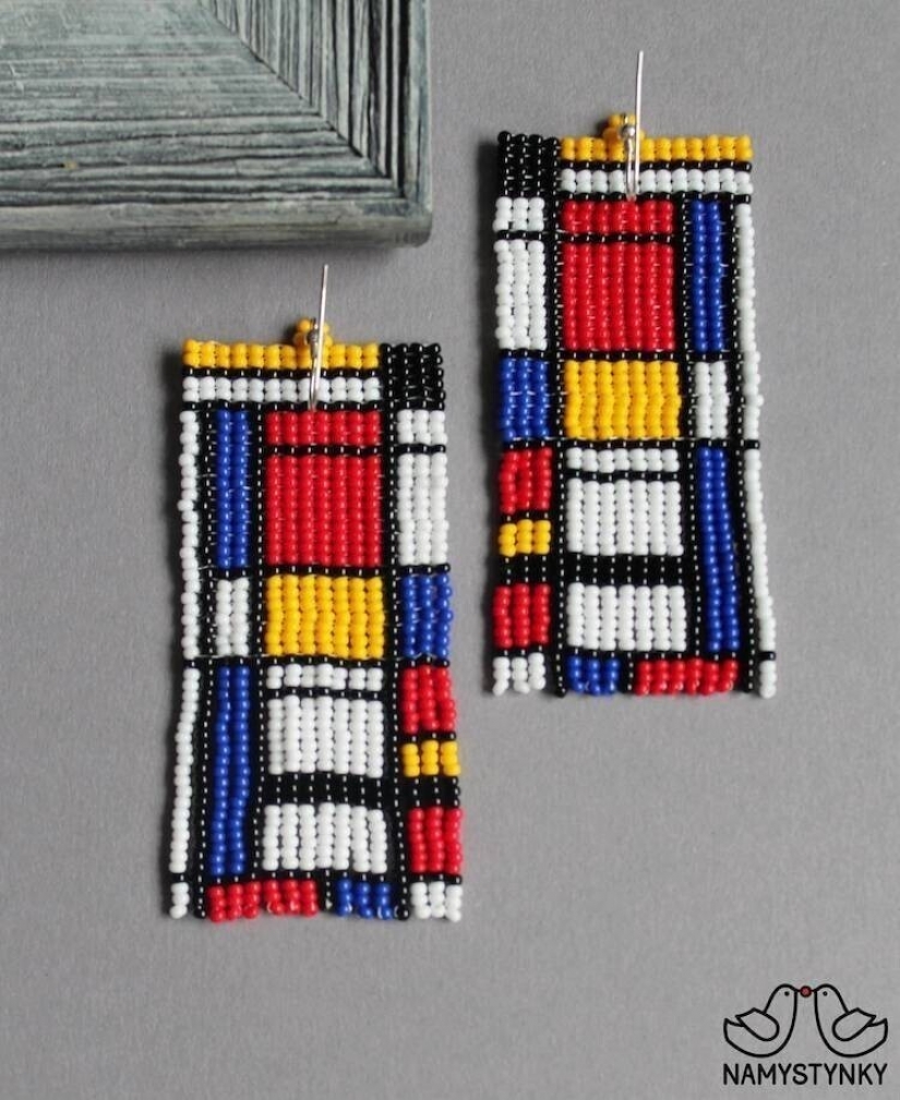 A talented Ukrainian woman makes beaded earrings based on the plots of famous paintings
