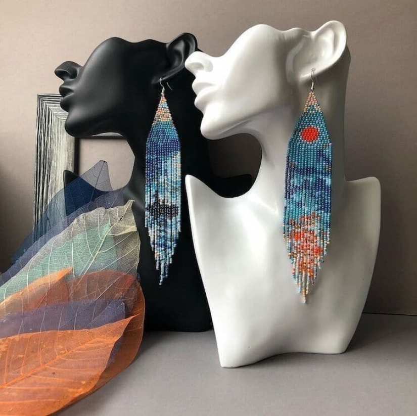 A talented Ukrainian woman makes beaded earrings based on the plots of famous paintings