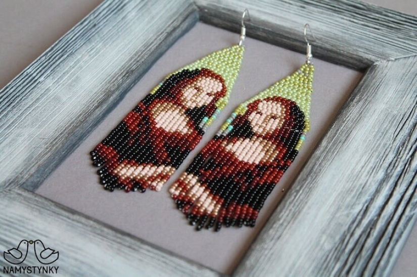A talented Ukrainian woman makes beaded earrings based on the plots of famous paintings