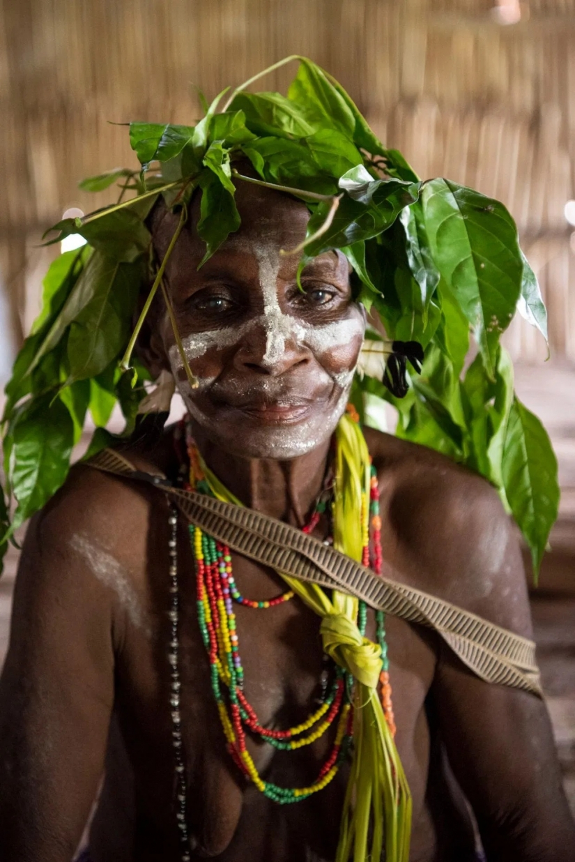 A tribe of cannibals from the inside: the cannibals of New Guinea who ate the Rockefeller Foundation 60 years ago
