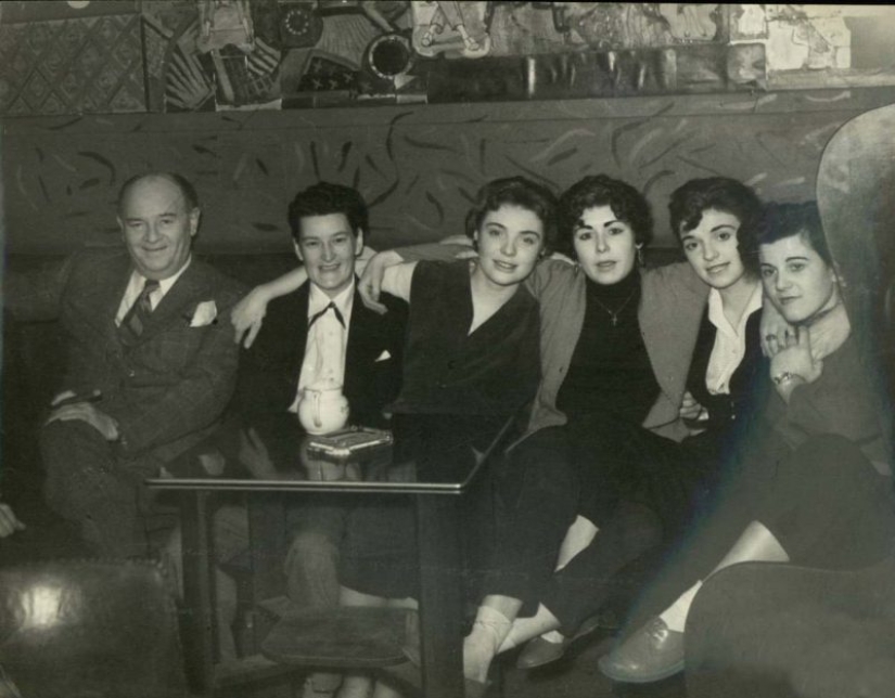 A vicious relationship: a lesbian club and the black comedy "The Murder of Sister George"