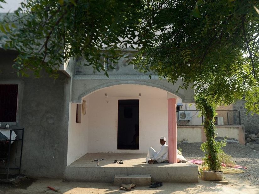 A village without doors. Why worshippers of the god Shani are not afraid of thieves