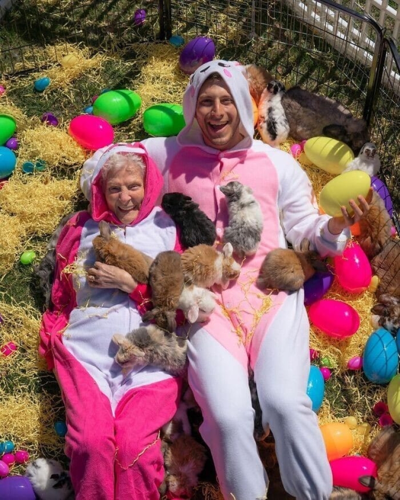 Abuela divertida y nieto se han convertido en estrellas de Internet