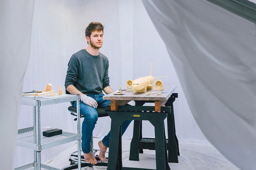 Aerobatics in the creation of paper planes Aerobatics in the creation of paper planes