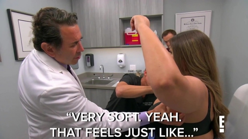 After giving birth, the American woman grew "breasts" under her arms, from which milk oozed After giving birth, the American woman grew "breasts" under her arms, from which milk oozed