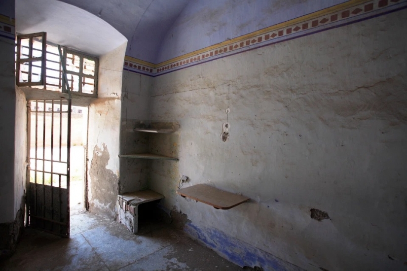 Alcatraz italiano: antigua colonia en la isla de Santo Stefano está previsto que se convierta en un museo Alcatraz italiano: antigua colonia en la isla de Santo Stefano está previsto que se convierta en un museo