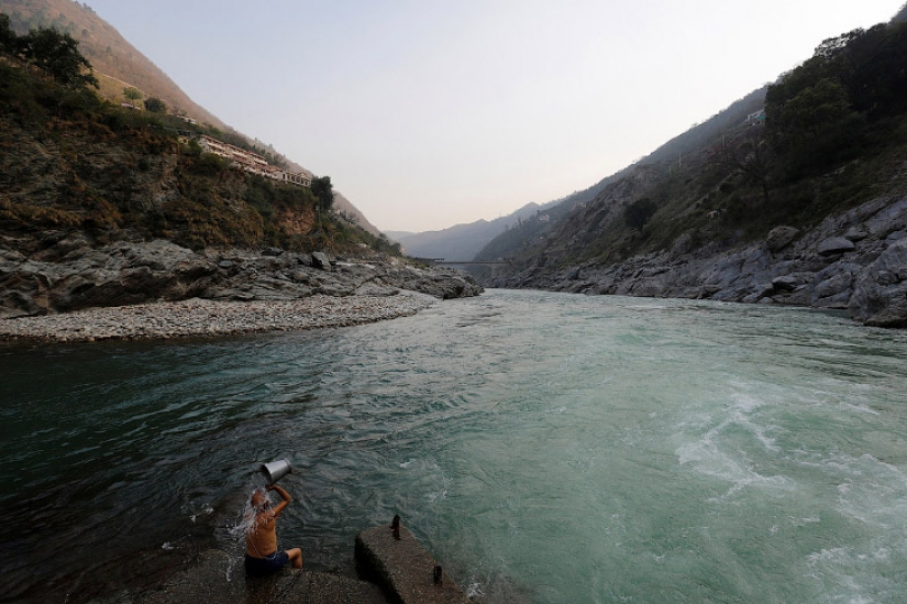 All colors of dirt: how Indians kill the sacred river Ganges