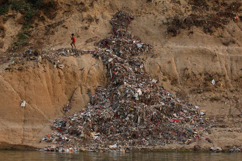 All colors of dirt: how Indians kill the sacred river Ganges