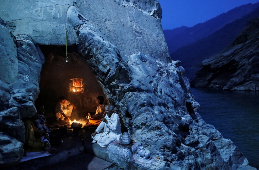 All colors of dirt: how Indians kill the sacred river Ganges