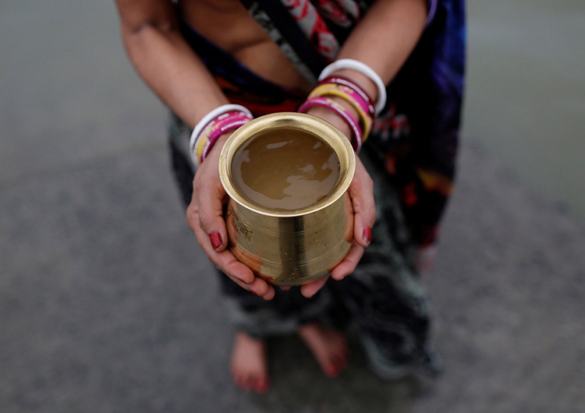 All colors of dirt: how Indians kill the sacred river Ganges