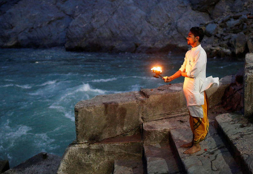 All colors of dirt: how Indians kill the sacred river Ganges