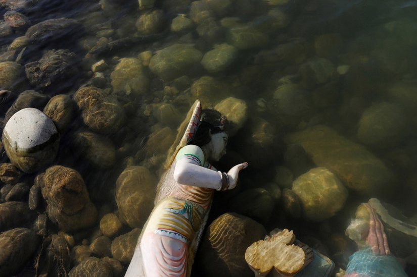 All colors of dirt: how Indians kill the sacred river Ganges