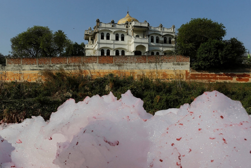 All colors of dirt: how Indians kill the sacred river Ganges