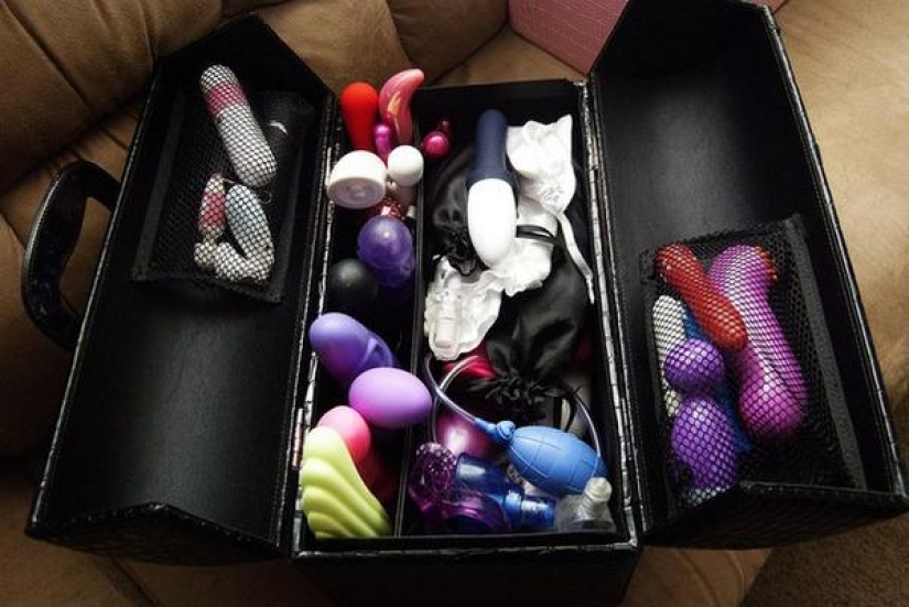 All covered with grease: the perfect hiding place for valuables in the form of a sex toy