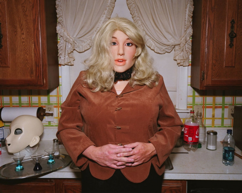 All our life — game, or Why people dress up in latex dolls