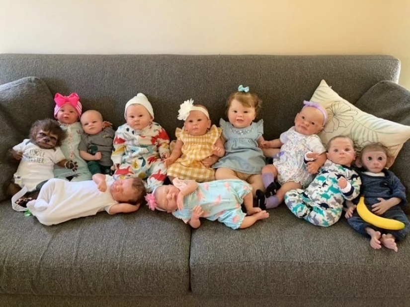 American woman takes care of realistic babies to drown out the pain of parting with her own children American woman takes care of realistic babies to drown out the pain of parting with her own children