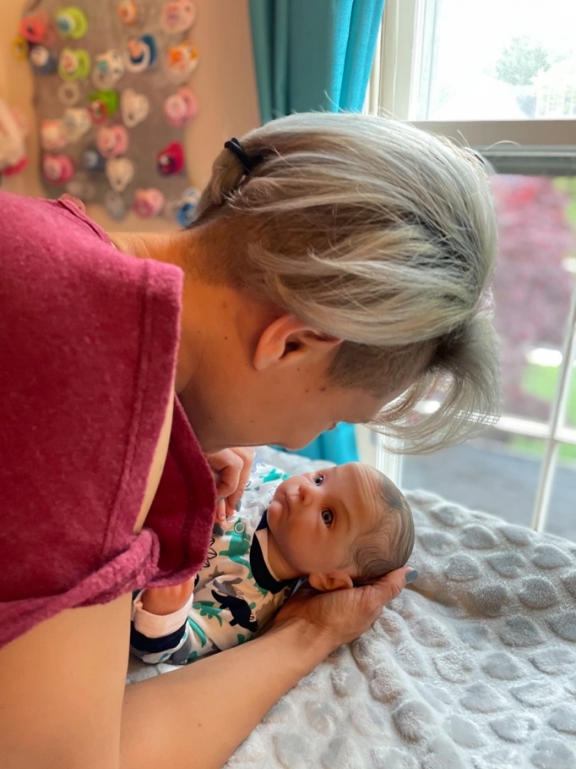 American woman takes care of realistic babies to drown out the pain of parting with her own children American woman takes care of realistic babies to drown out the pain of parting with her own children
