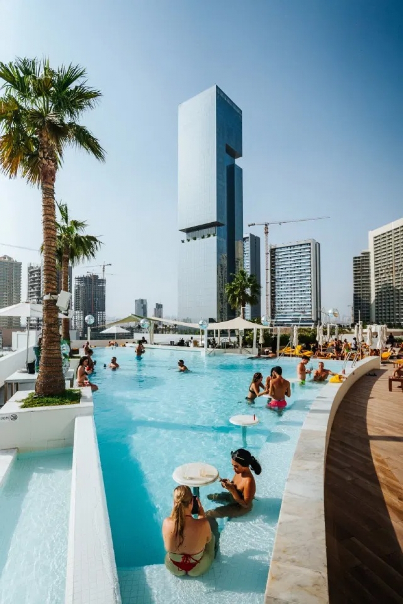 Amigo generoso: Brit, de golpear el jackpot, dio a sus compañeros de unas inolvidables vacaciones en Dubai Amigo generoso: Brit, de golpear el jackpot, dio a sus compañeros de unas inolvidables vacaciones en Dubai