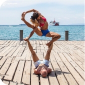 Amor y clases de yoga se pueden encontrar en todas partes