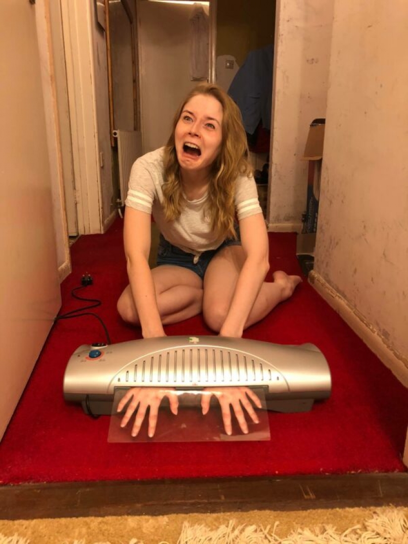 An American woman can sell any junk, creating a funny advertisement for it