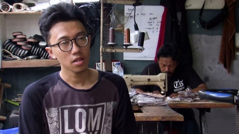 An Indonesian entrepreneur makes leather boots from leftover chicken legs