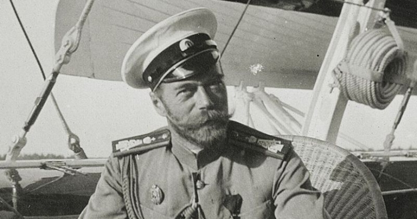 "And the tsar is naked!": foreigners were struck by nude photos of Emperor Nicholas II