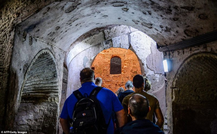 Antique treasures: ancient Egyptian catacombs, full of amazing artifacts, open to the public