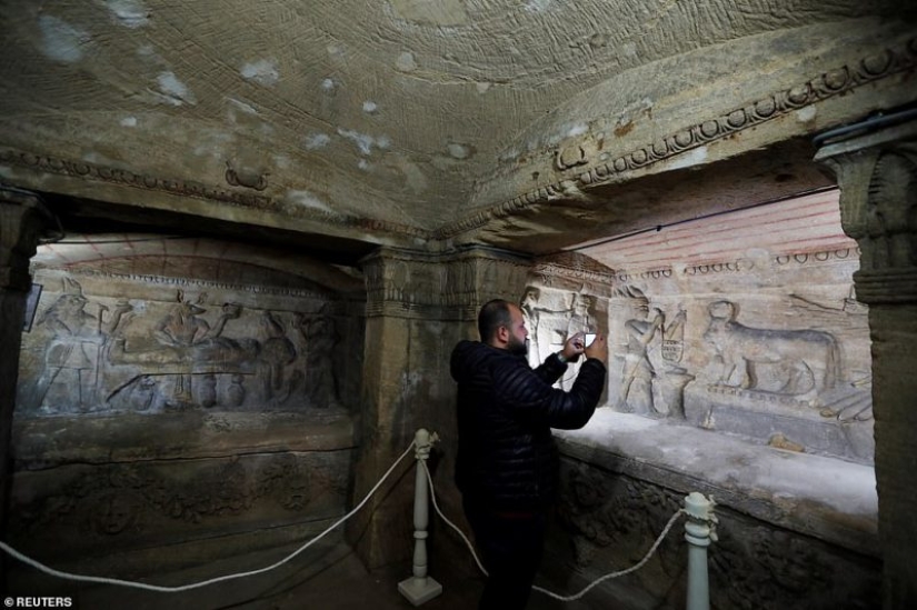 Antique treasures: ancient Egyptian catacombs, full of amazing artifacts, open to the public