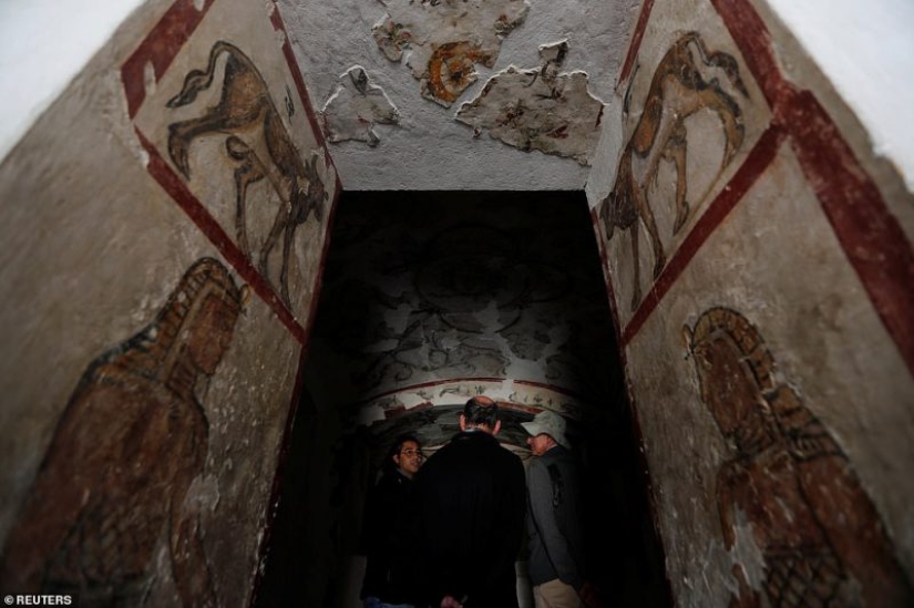 Antique treasures: ancient Egyptian catacombs, full of amazing artifacts, open to the public