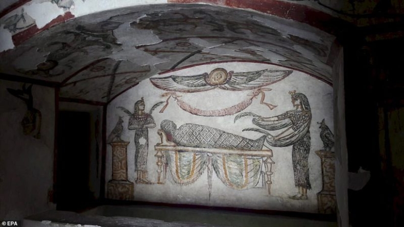 Antique treasures: ancient Egyptian catacombs, full of amazing artifacts, open to the public