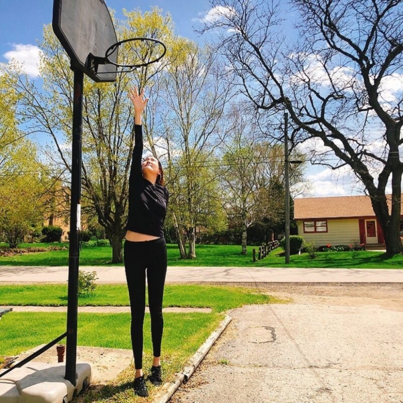 As Renee looks bad, the owner of the longest legs in the world