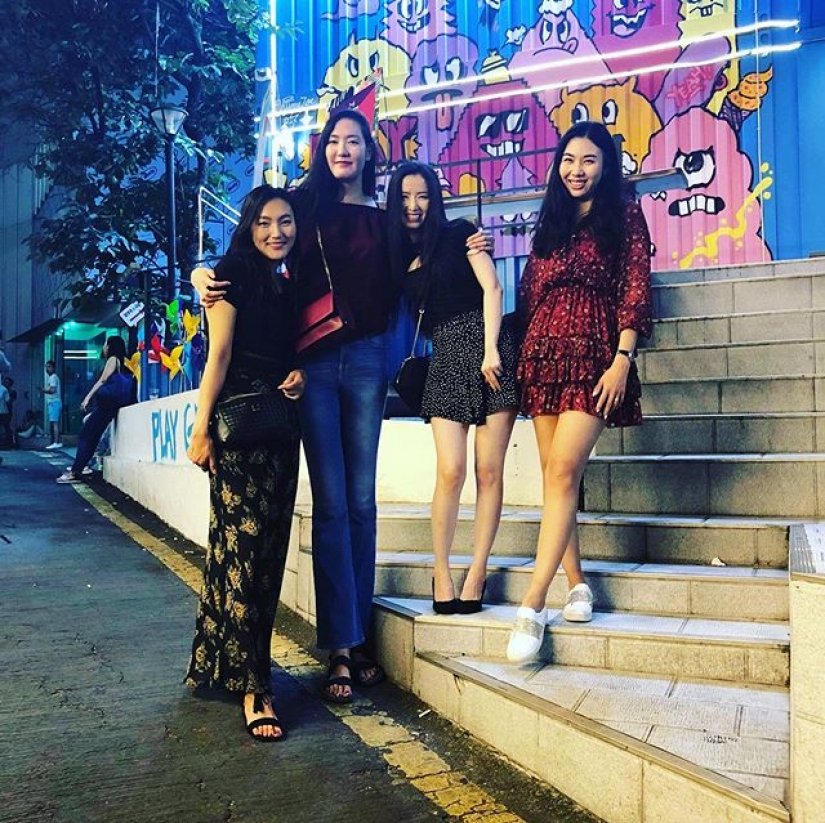 As Renee looks bad, the owner of the longest legs in the world