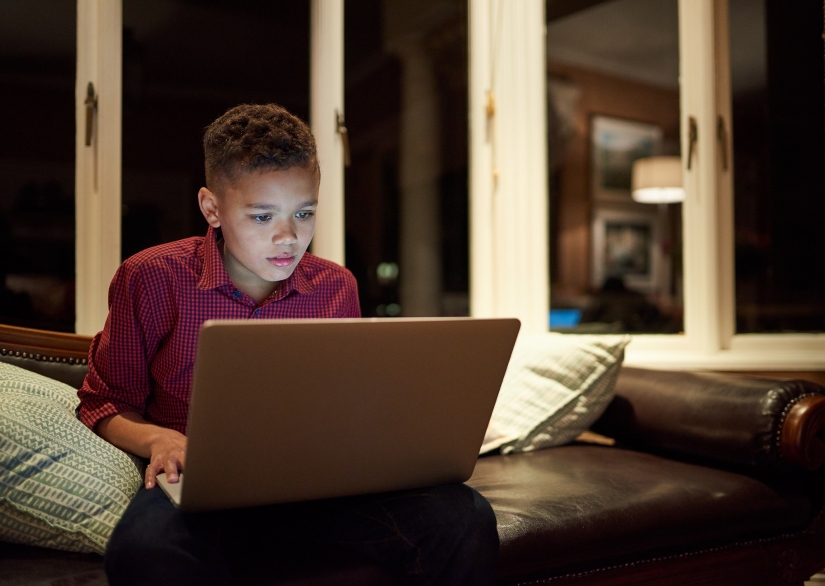 Atrapados por pervertidos en línea: Historias sobre cómo los niños han sufrido a causa de los acosadores en línea