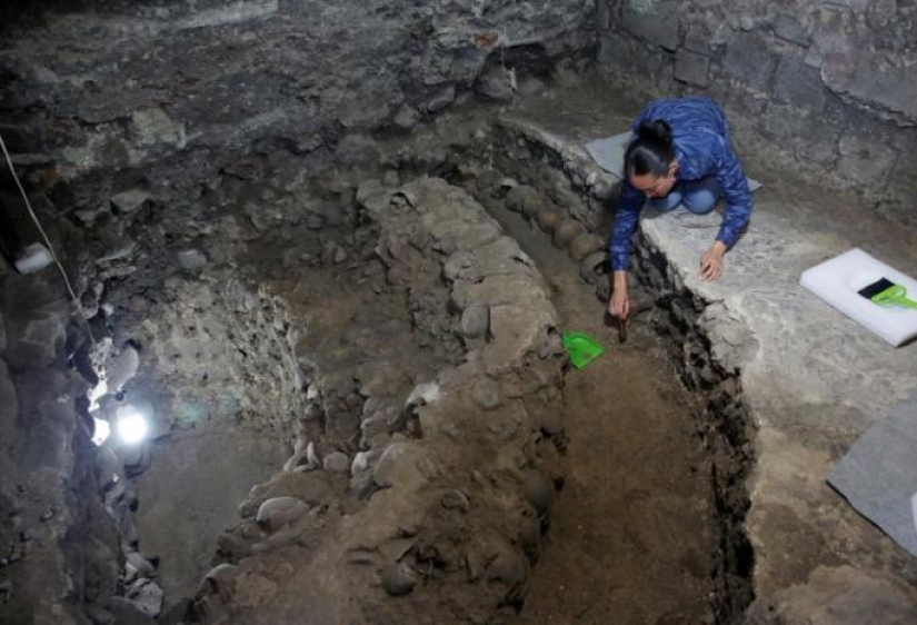 Aztec tower made of human skulls discovered in Mexico City Aztec tower made of human skulls discovered in Mexico City