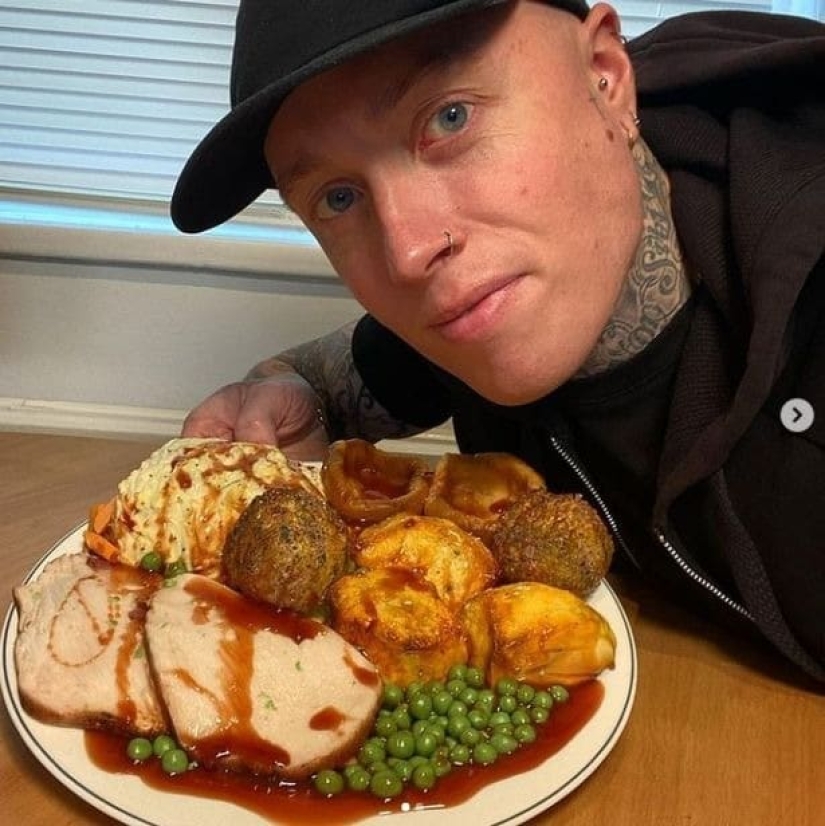 Baby or cake? Social media users are sure that the photo of the British pastry chef with his daughter is fake