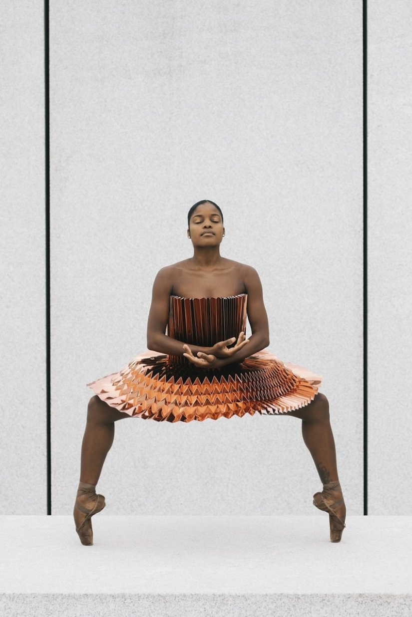 Bailarinas en tutús de origami en un inusual proyecto fotográfico llamado"Plie"