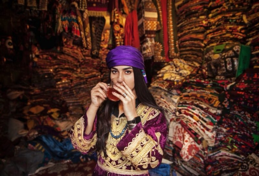 Beauty against war in the works of the photographer from Afghanistan Fatima Hossaini Beauty against war in the works of the photographer from Afghanistan Fatima Hossaini