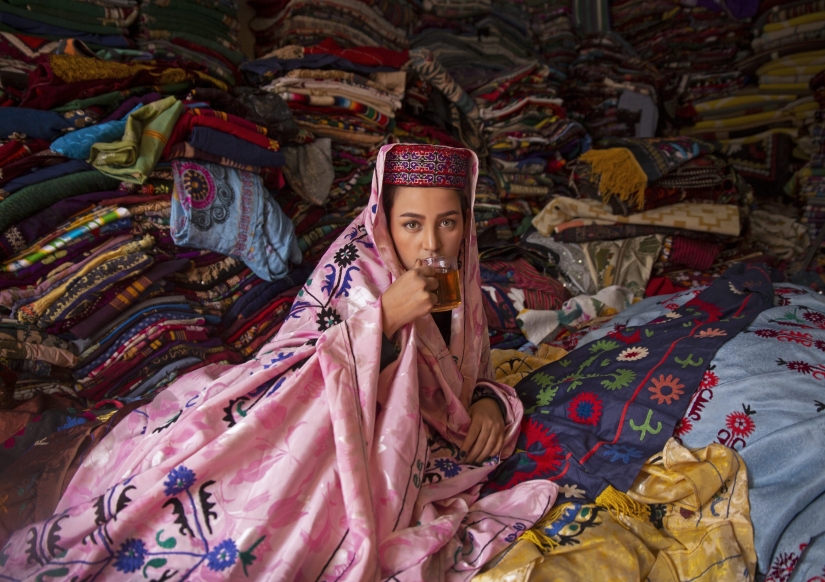 Beauty against war in the works of the photographer from Afghanistan Fatima Hossaini Beauty against war in the works of the photographer from Afghanistan Fatima Hossaini