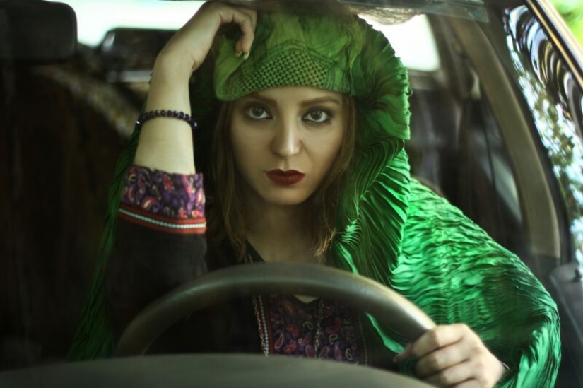 Beauty against war in the works of the photographer from Afghanistan Fatima Hossaini Beauty against war in the works of the photographer from Afghanistan Fatima Hossaini