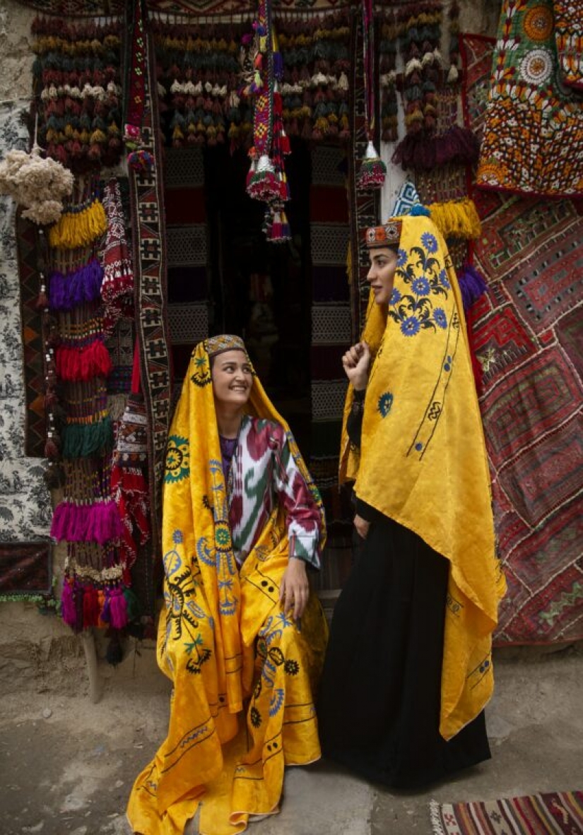 Beauty against war in the works of the photographer from Afghanistan Fatima Hossaini Beauty against war in the works of the photographer from Afghanistan Fatima Hossaini