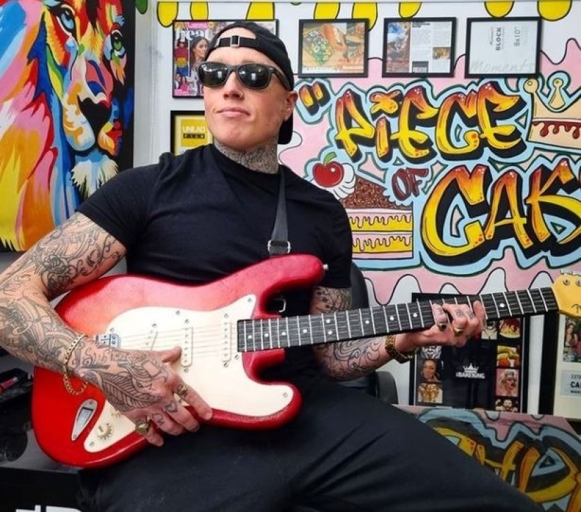 Bebé o pastel? Los usuarios de las redes sociales están seguros de que la foto del chef de pastelería británico con su hija es falsa Bebé o pastel? Los usuarios de las redes sociales están seguros de que la foto del chef de pastelería británico con su hija es falsa