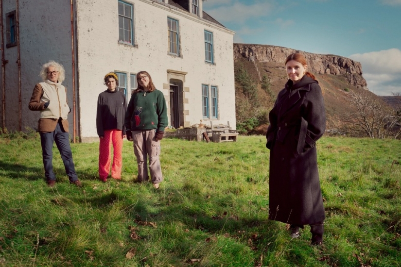 "Beggar" millionaire: a rich man from the UK has abandoned the benefits of civilization and lives on a remote island "Beggar" millionaire: a rich man from the UK has abandoned the benefits of civilization and lives on a remote island