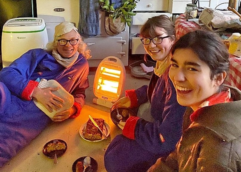 "Beggar" millionaire: a rich man from the UK has abandoned the benefits of civilization and lives on a remote island "Beggar" millionaire: a rich man from the UK has abandoned the benefits of civilization and lives on a remote island