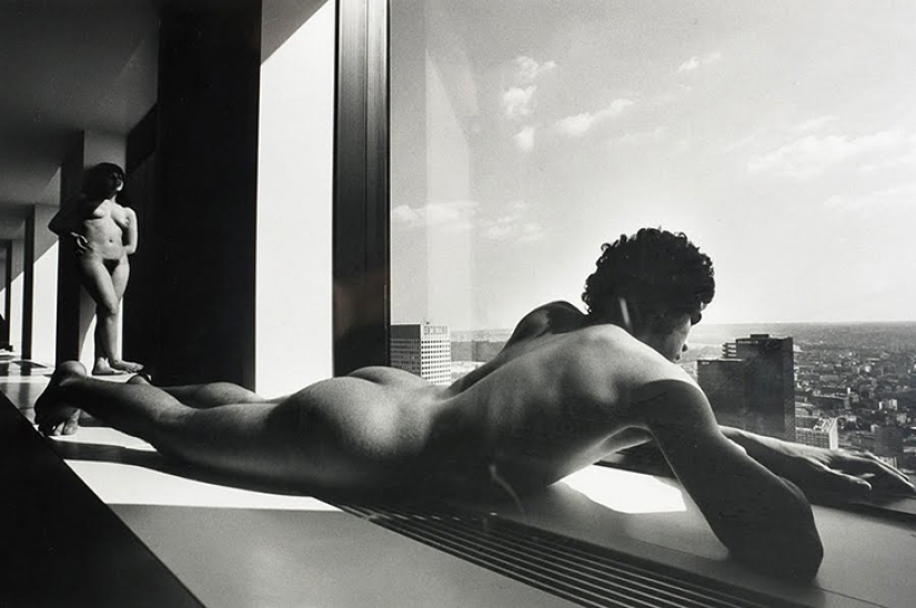 Between grace and provocation: erotic rhymes of a poet with a camera Between grace and provocation: erotic rhymes of a poet with a camera