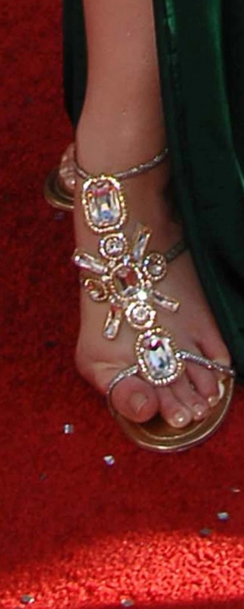Bottom view: Guess which celebrities have toes in the photos Bottom view: Guess which celebrities have toes in the photos