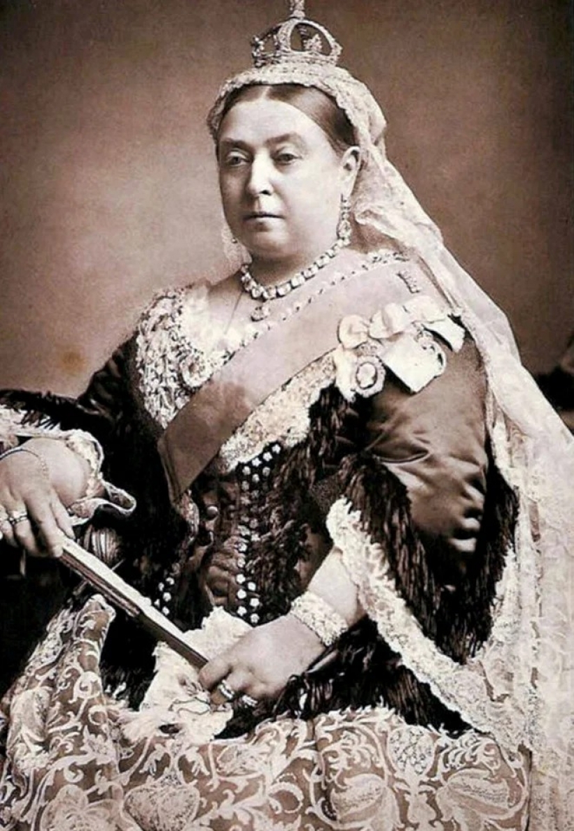 Bragas de la reina Victoria, muebles sexuales del rey Eduardo y otras cosas de la nobleza, vendidas por mucho dinero Bragas de la reina Victoria, muebles sexuales del rey Eduardo y otras cosas de la nobleza, vendidas por mucho dinero