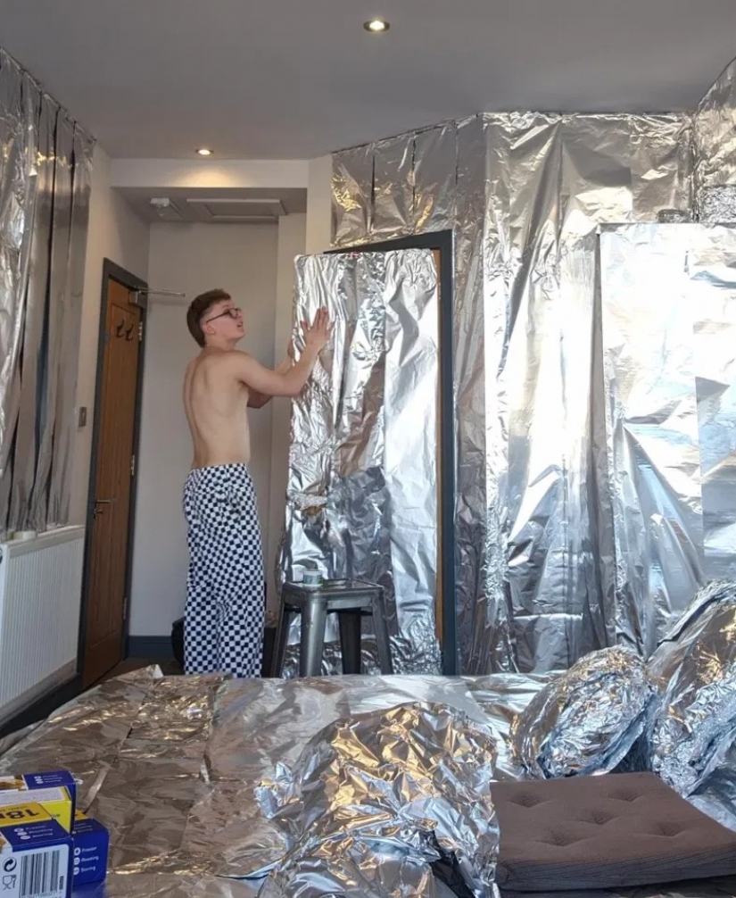 Brilliant joke: the student covered the whole room of the neighbor with foil, including the walls, floor and her vibrator